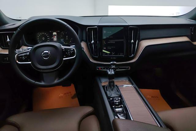 Volvo XC60 2021 T 5 4 WD — фото 12