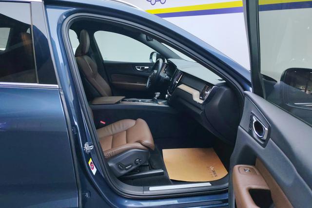 Volvo XC60 2021 T 5 4 WD — фото 15