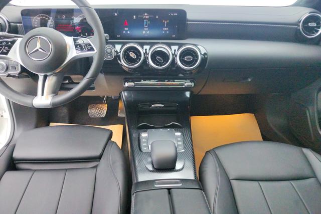 Mercedes Benz A-Class 2021 — фото 14