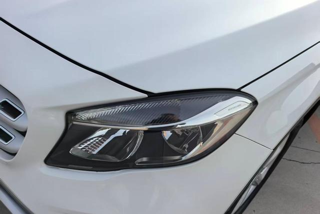 Mercedes-Benz GLA 2018 Белый из Китая