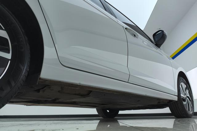 Volkswagen Lavida 2023 Белый из Китая, фото 4