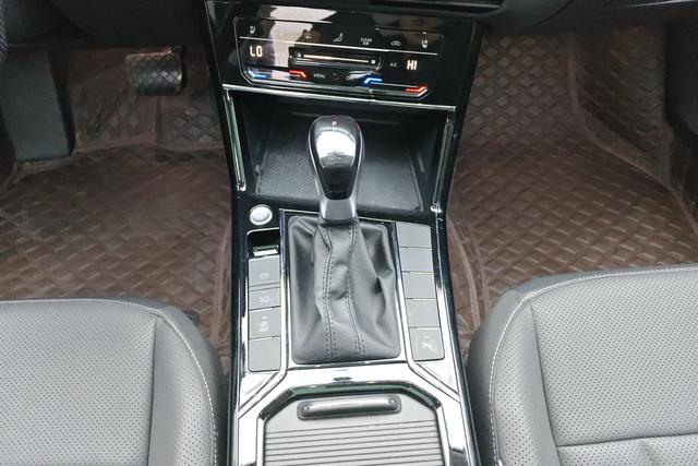 Volkswagen Passat 2024 Черный из Китая, фото 3