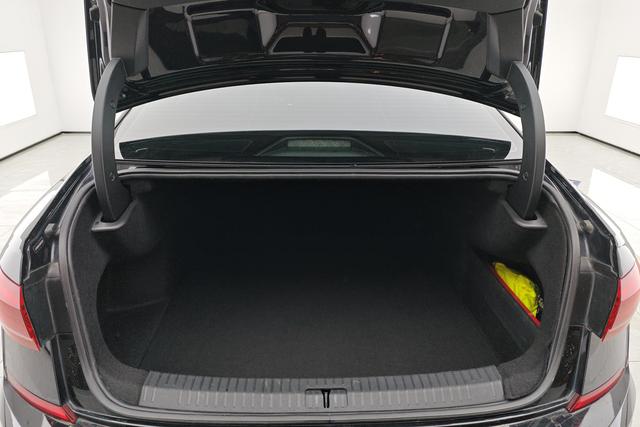 Volkswagen Passat 2024 Черный из Китая, фото 4