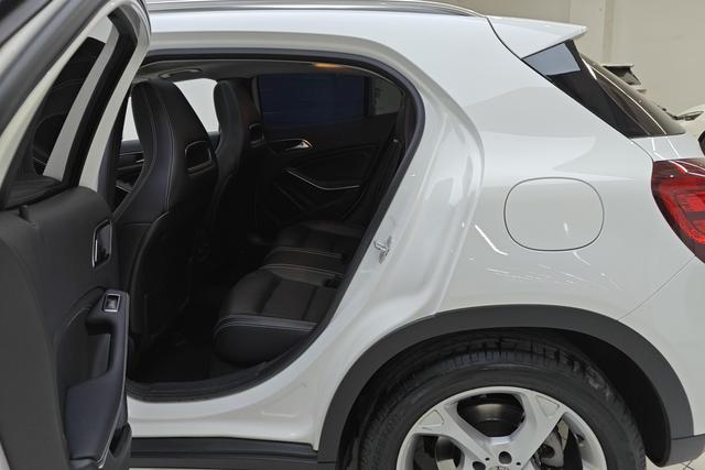 Mercedes Benz GLA 2018 — фото 16