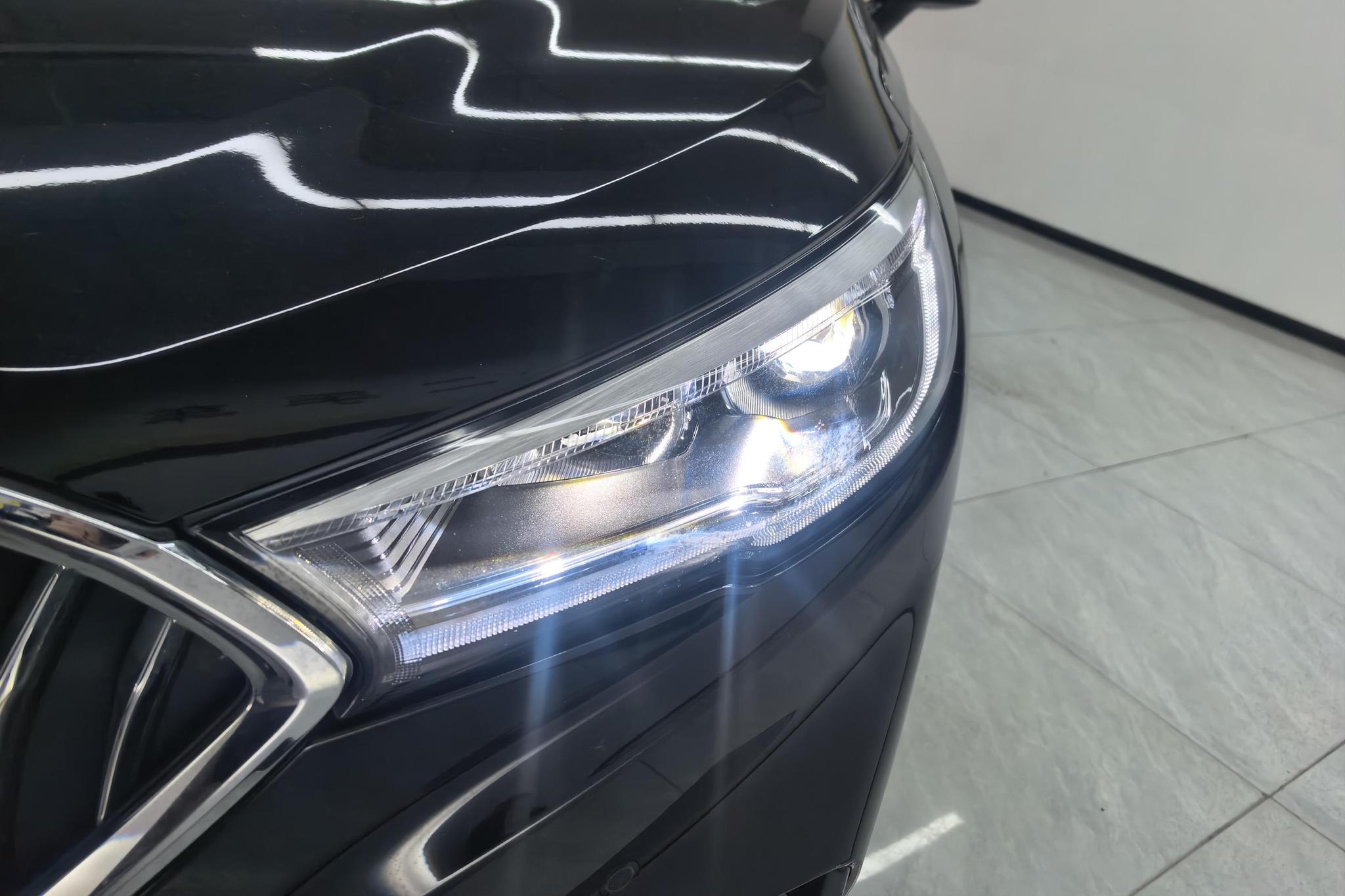 Hongqi H5 2022 1.8T AT