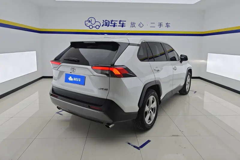 Toyota RAV4 — фото 3