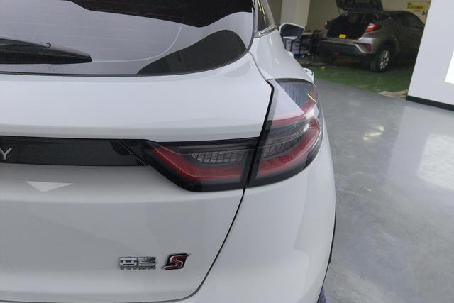 Geely Automobile Emgrand S 2021 Белый из Китая, фото 3