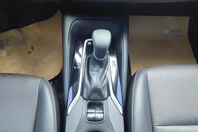 Toyota Corolla 2024 Белый из Китая, фото 2