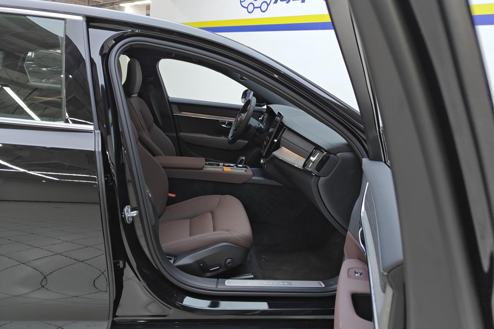 Volvo S90 2026 B5 Luxury