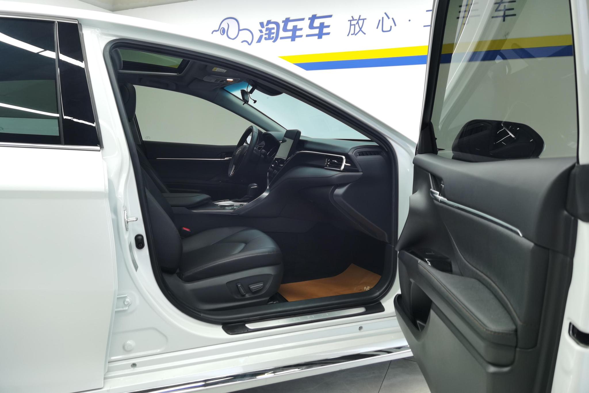 Toyota Camry 2023 2.0G Luxury