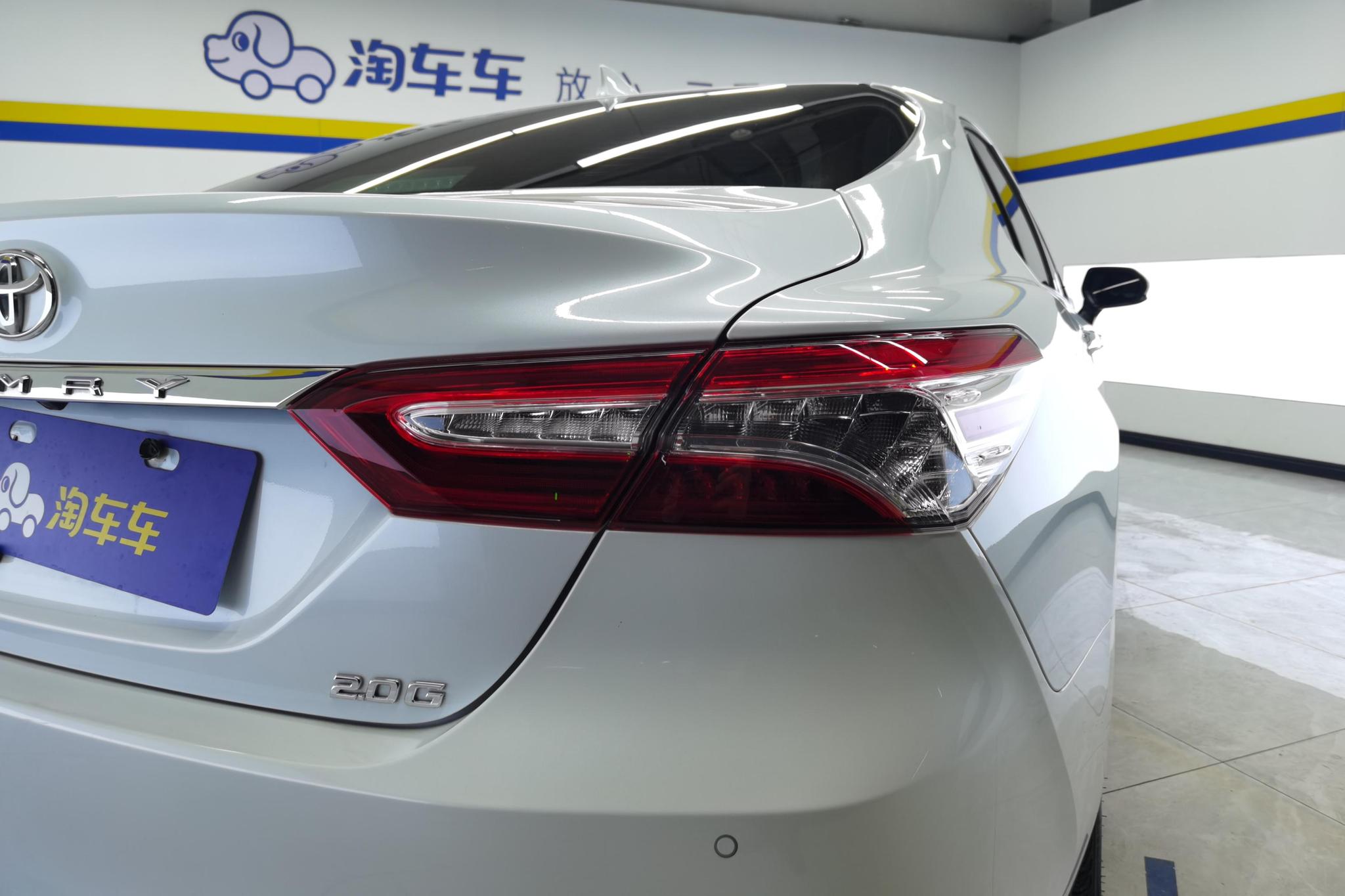 Toyota Camry 2023 2.0G Luxury
