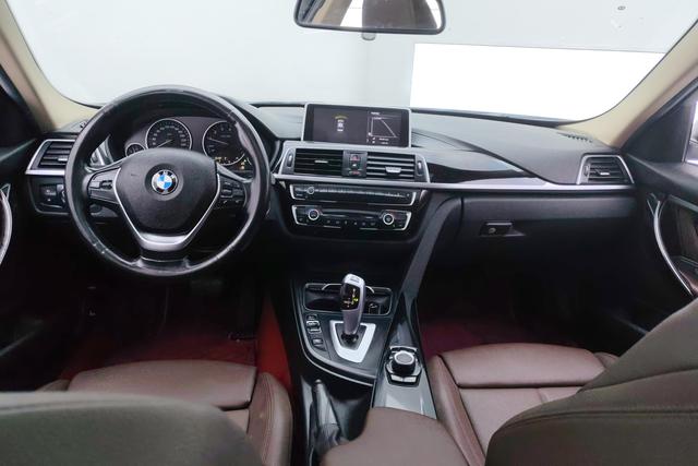 BMW 3 Series 2018 — фото 12