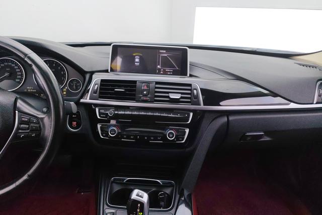 BMW 3 Series 2018 — фото 11