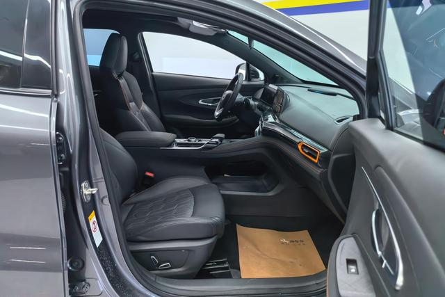 Chang'an UNI-T 2022 Темно-серый из Китая, фото 2