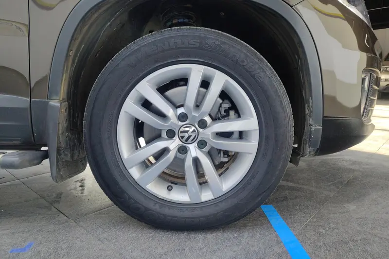 Volkswagen Tiguan — фото 6