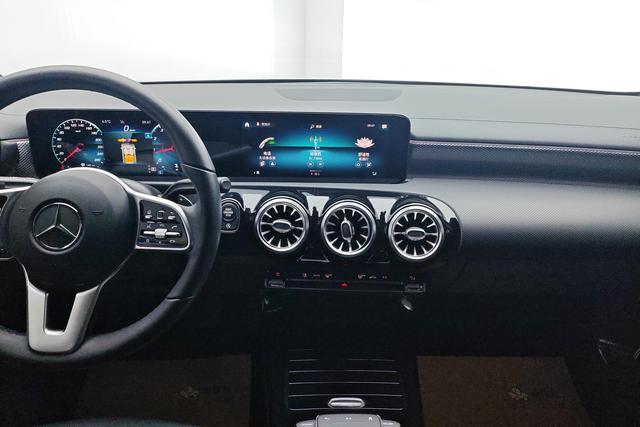Mercedes-Benz A-Class 2020 A 180 L — фото 9
