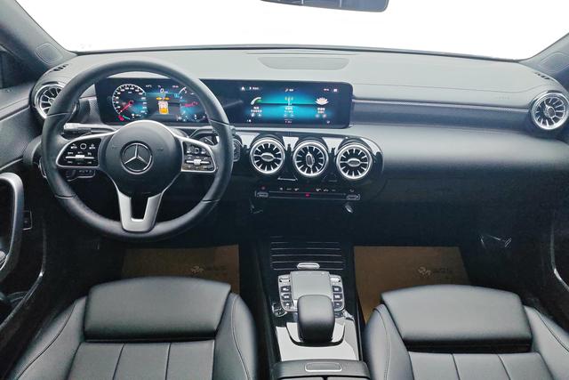 Mercedes-Benz A-Class 2020 A 180 L — фото 12