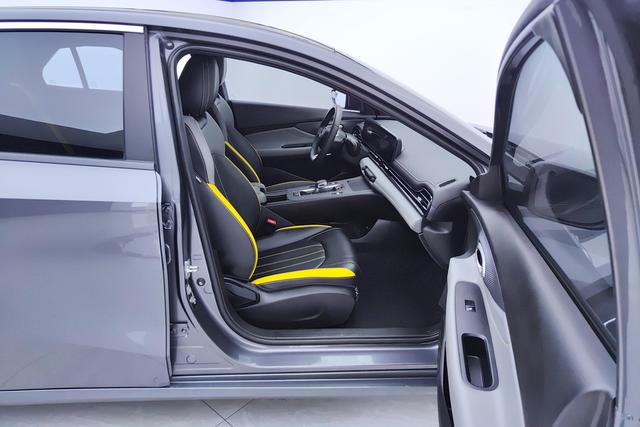 Trumpchi Empow 2023 2.0 L DHT Hybrid — фото 16