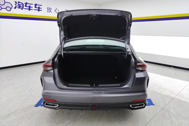 Trumpchi Empow 2023 2.0 L DHT Hybrid — фото 17
