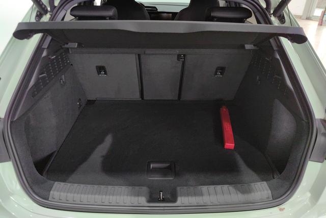 Audi A3 2024 Sportback 35 TFSI Sport — фото 17
