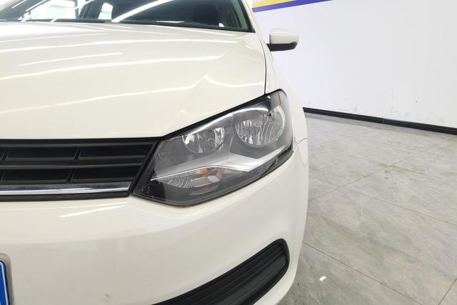 Volkswagen Polo 2016 1.4 L AT — фото 4