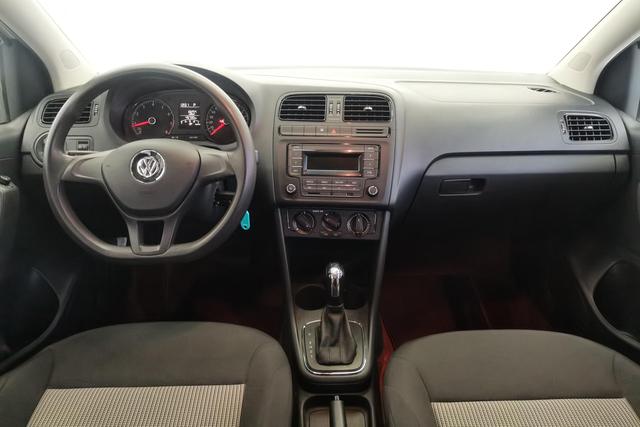 Volkswagen Polo 2016 1.4 L AT — фото 12
