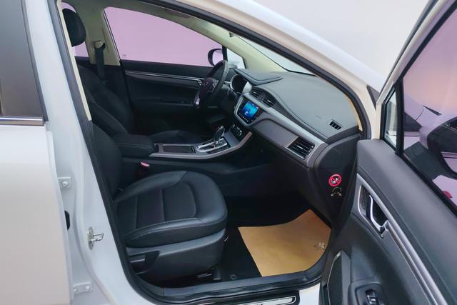 Geely Emgrand GS 2018 — фото 15