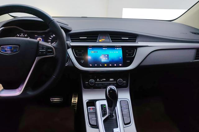 Geely Emgrand GS 2018 — фото 11