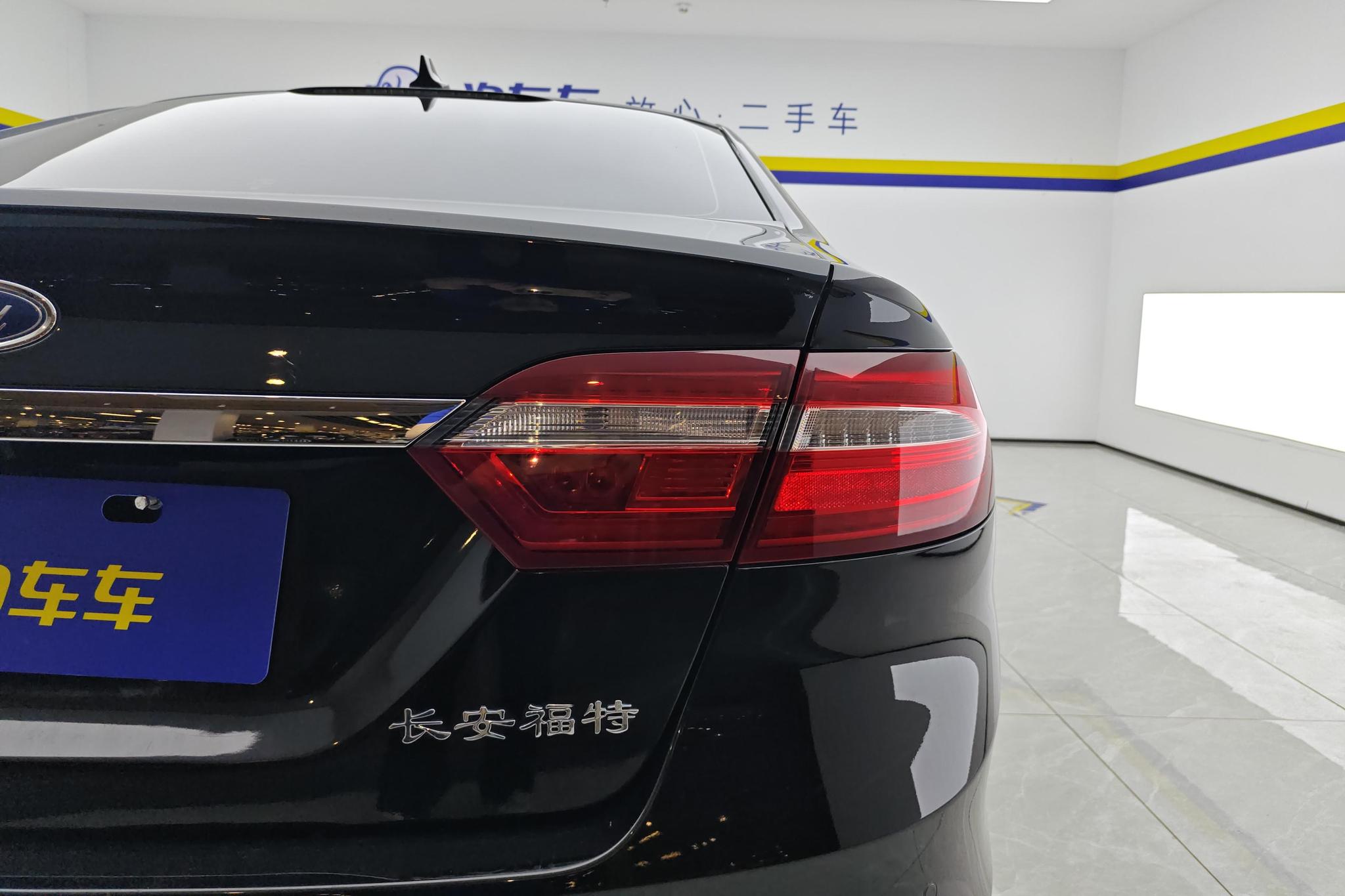 Ford Taurus 2018 EcoBoost 245 Fashion V