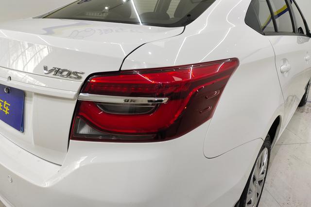 Toyota Vios 2021 1.5 L CVT — фото 12