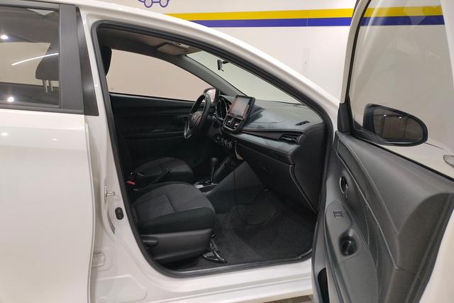 Toyota Vios 2021 1.5 L CVT — фото 10