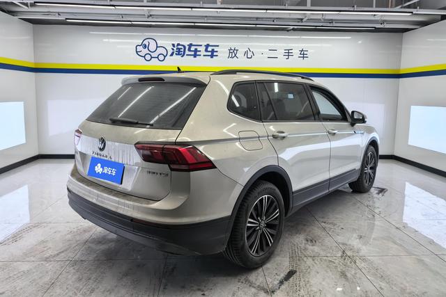 Volkswagen Tiguan L 2021 Темно-серый из Китая, фото 4