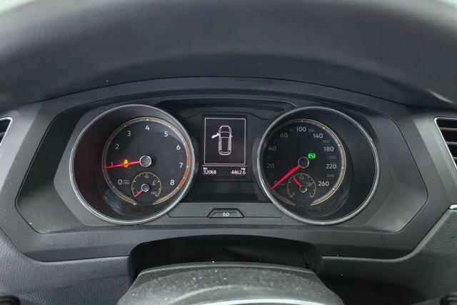 Volkswagen Tiguan L 2021 Темно-серый из Китая, фото 5