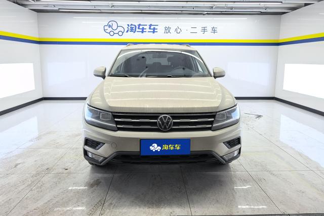 Volkswagen Tiguan L 2021 Темно-серый из Китая, фото 6
