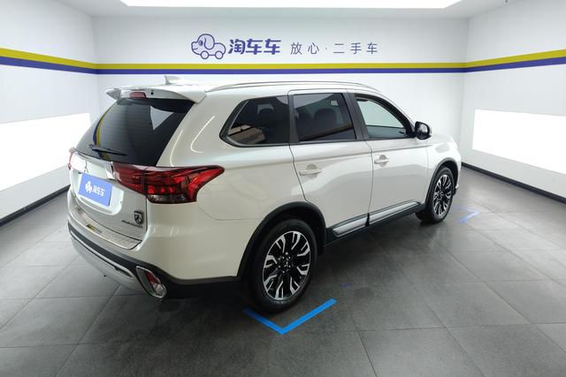 Mitsubishi Outlander 2019 — фото 3