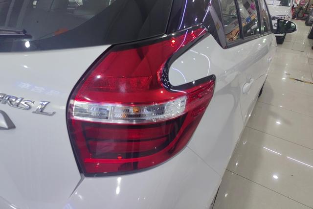 Toyota YARIS L 2016 1.5 E CVT — фото 13