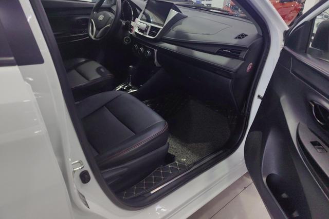 Toyota YARIS L 2016 1.5 E CVT — фото 10