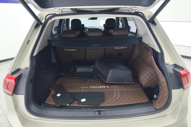 Volkswagen Tiguan L 2020 330 TSI AT 2 WD V — фото 17
