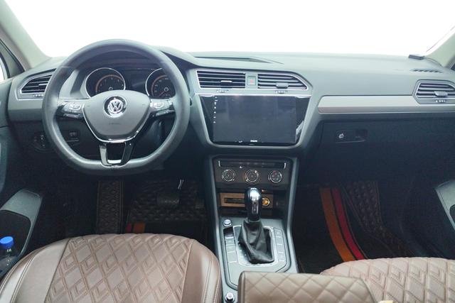 Volkswagen Tiguan L 2020 330 TSI AT 2 WD V — фото 13
