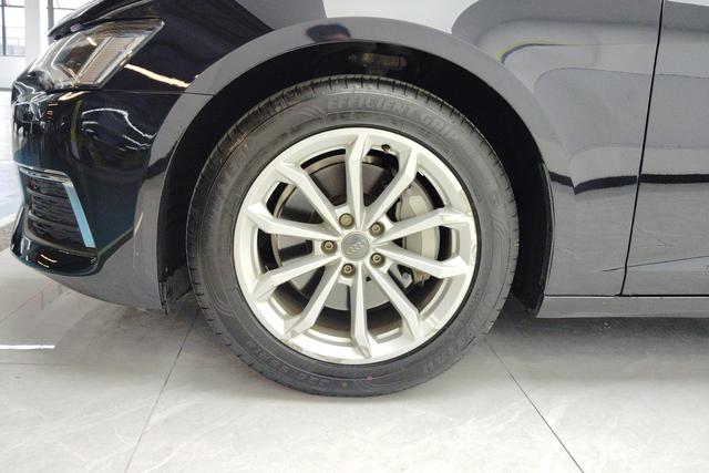 Audi A6L 2021 Черный из Китая, фото 3