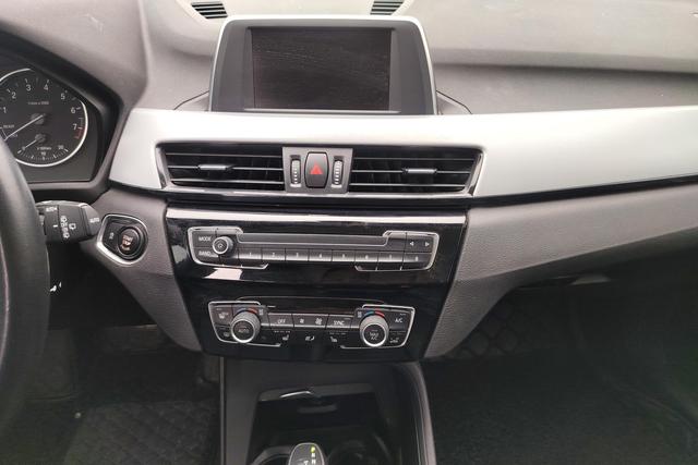 BMW X1 2016 s Drive 18 Li — фото 8