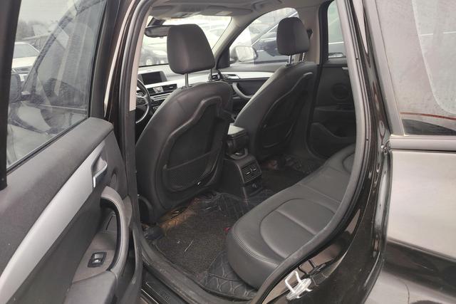 BMW X1 2016 s Drive 18 Li — фото 16
