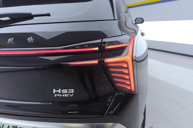 Hongqi HS3 PHEV 2024 115km — фото 5