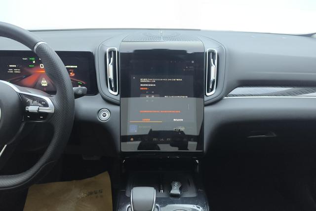 Hongqi HS3 PHEV 2024 115km — фото 12