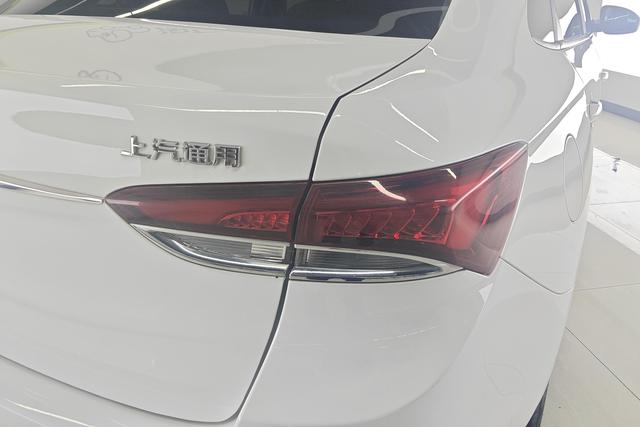 Buick Yinglang 2018 Белый из Китая