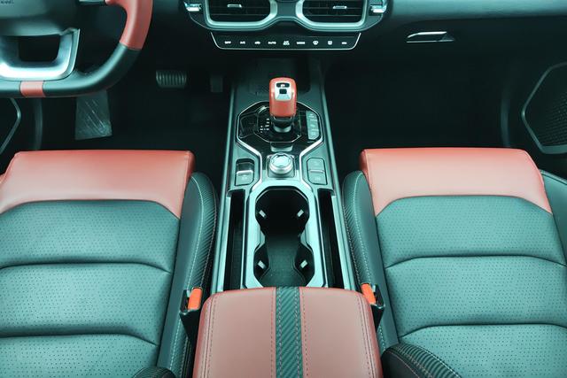 Geely Automobile Geely ICON id 3849881 из Китая 14