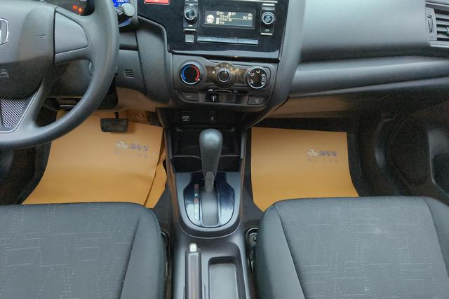 Honda Fit 2016 1.5 L LXS CVT — фото 14