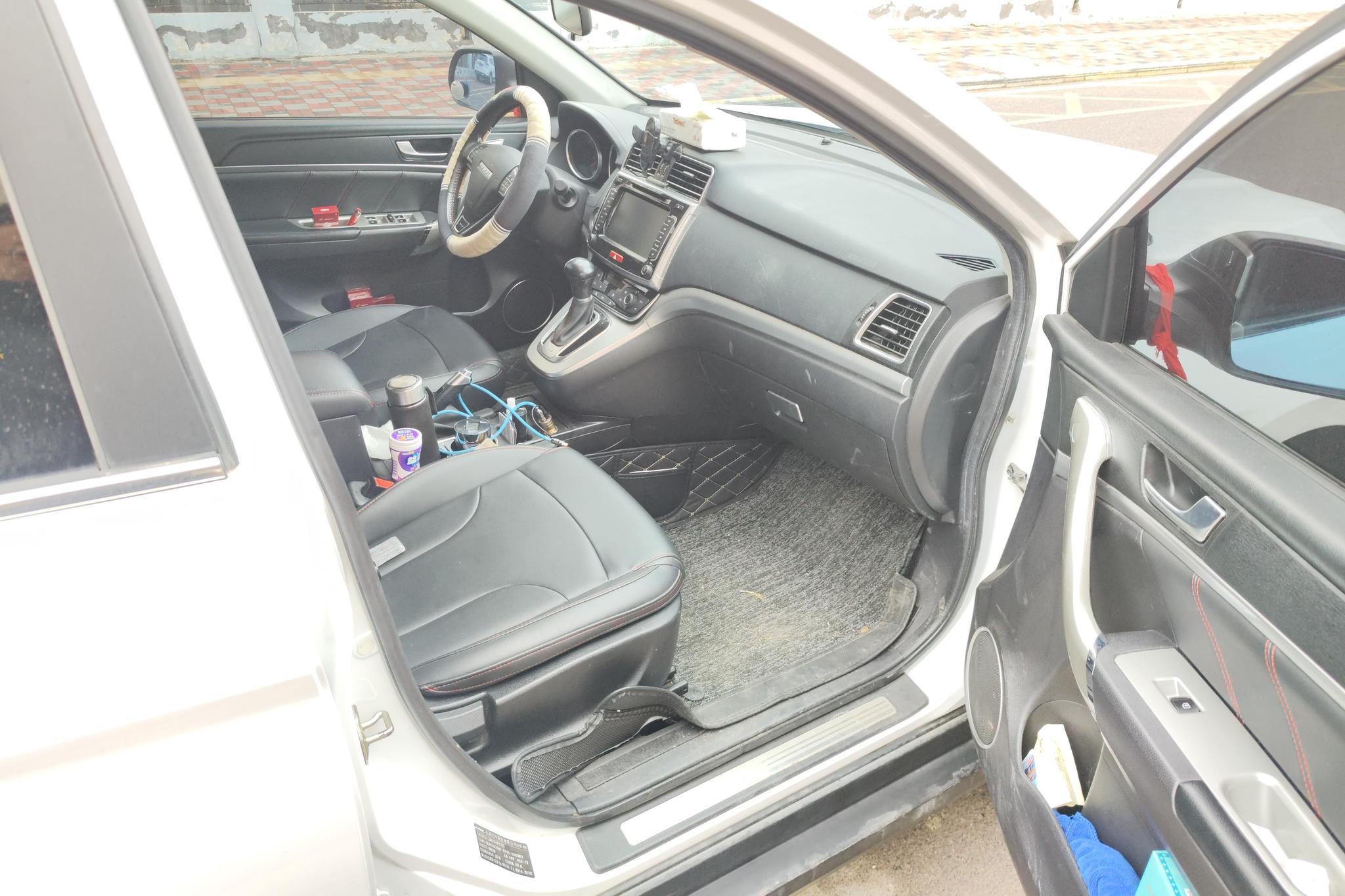 Haval M6 2017 1.5T AT Luxury