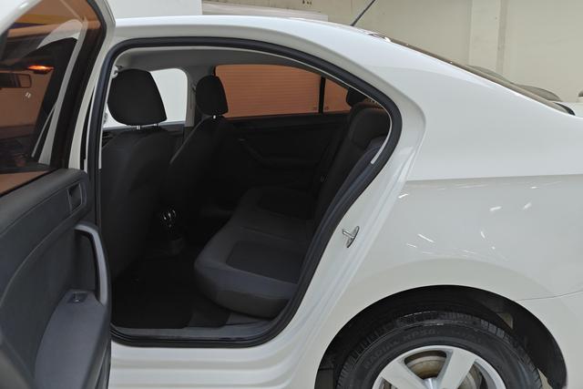 Volkswagen Santana 2015 1.4 L MT — фото 15