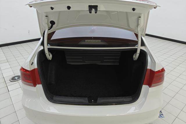 Volkswagen Santana 2015 1.4 L MT — фото 16